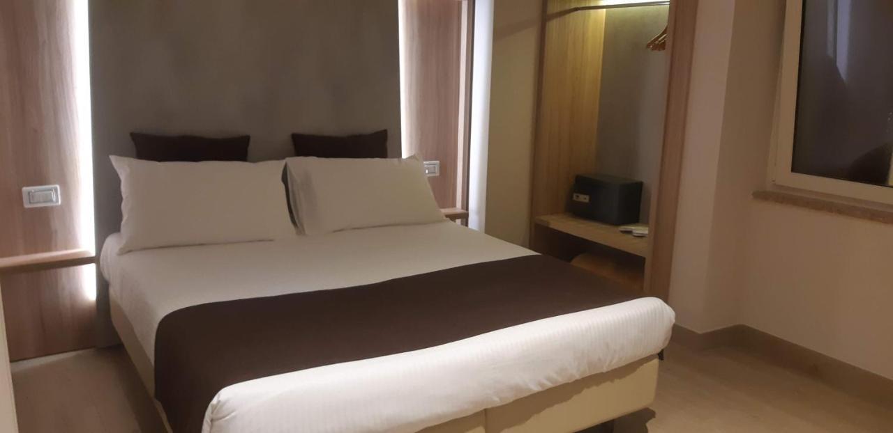 Hotel Danieli La Castellana Lago Di Garda Brenzone Extérieur photo