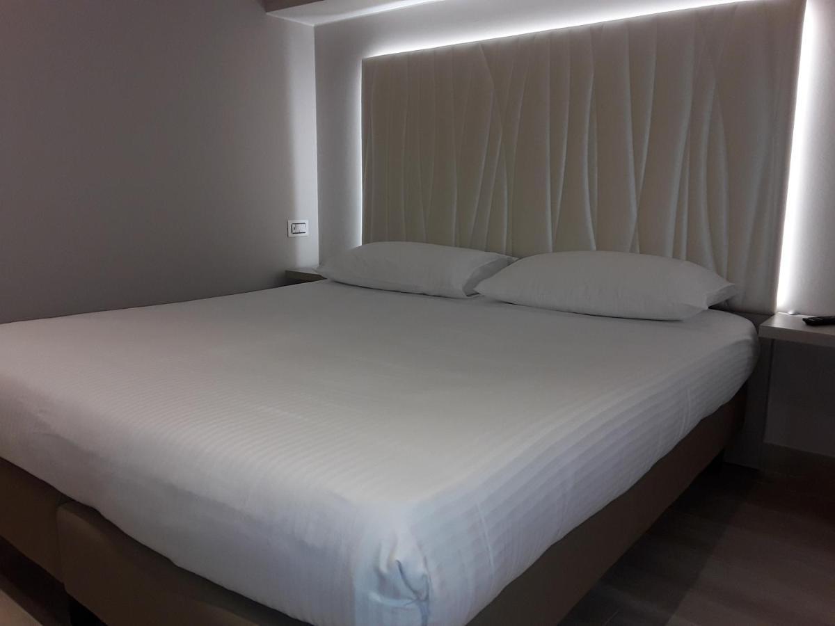 Hotel Danieli La Castellana Lago Di Garda Brenzone Extérieur photo